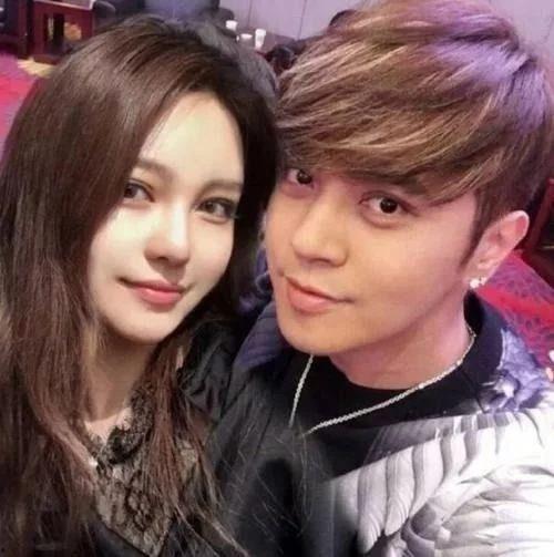 男星爆料女孩视频播放,神秘女孩视频引发热议，真相究竟如何？  第3张